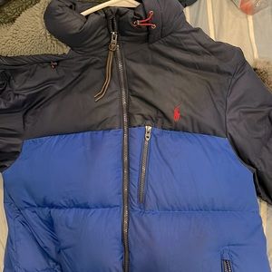 A puffer jacket blue zippers inside and out fur inside the hoodie